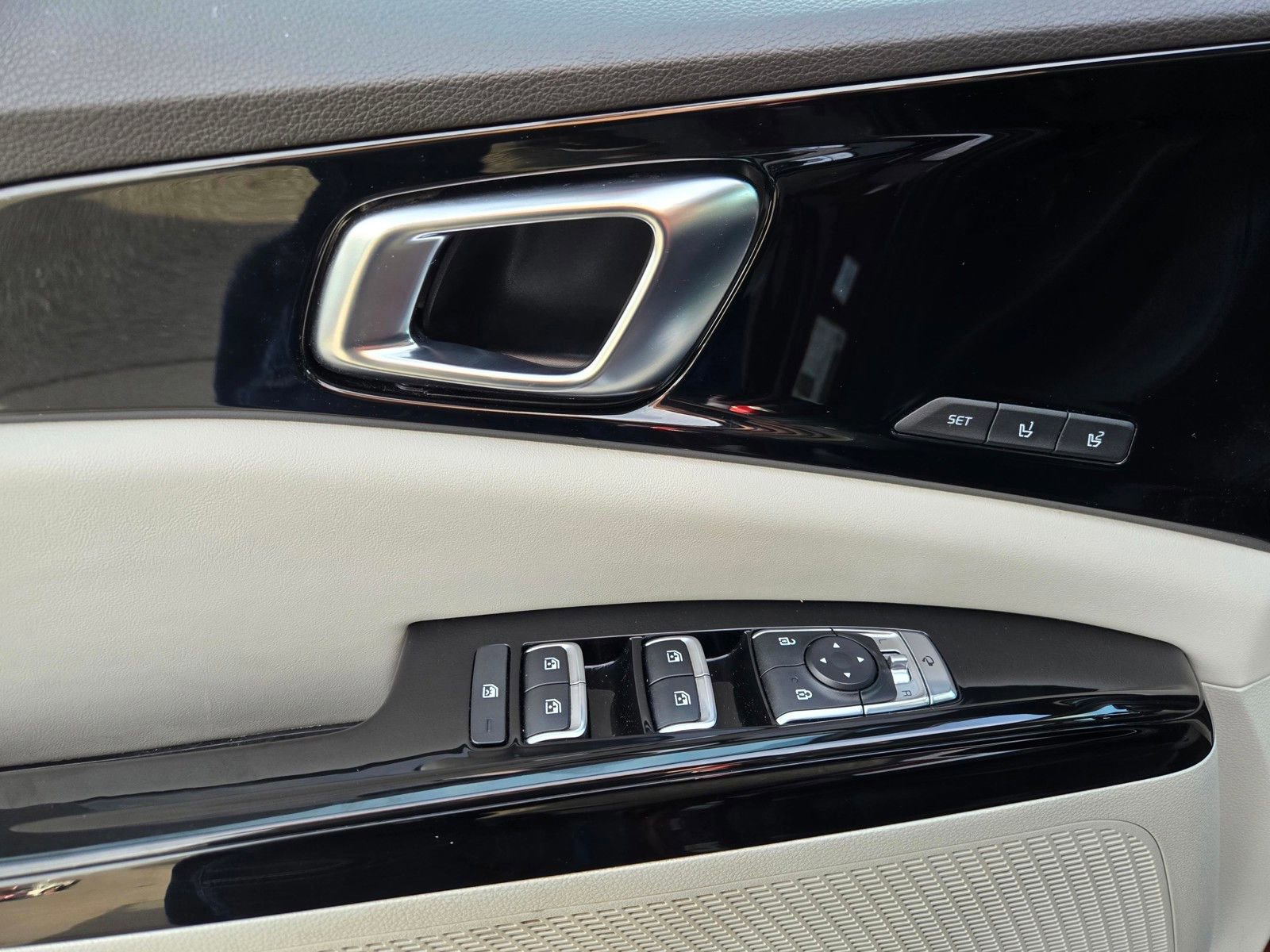 Used 2024 Kia Carnival SX FWD image 15