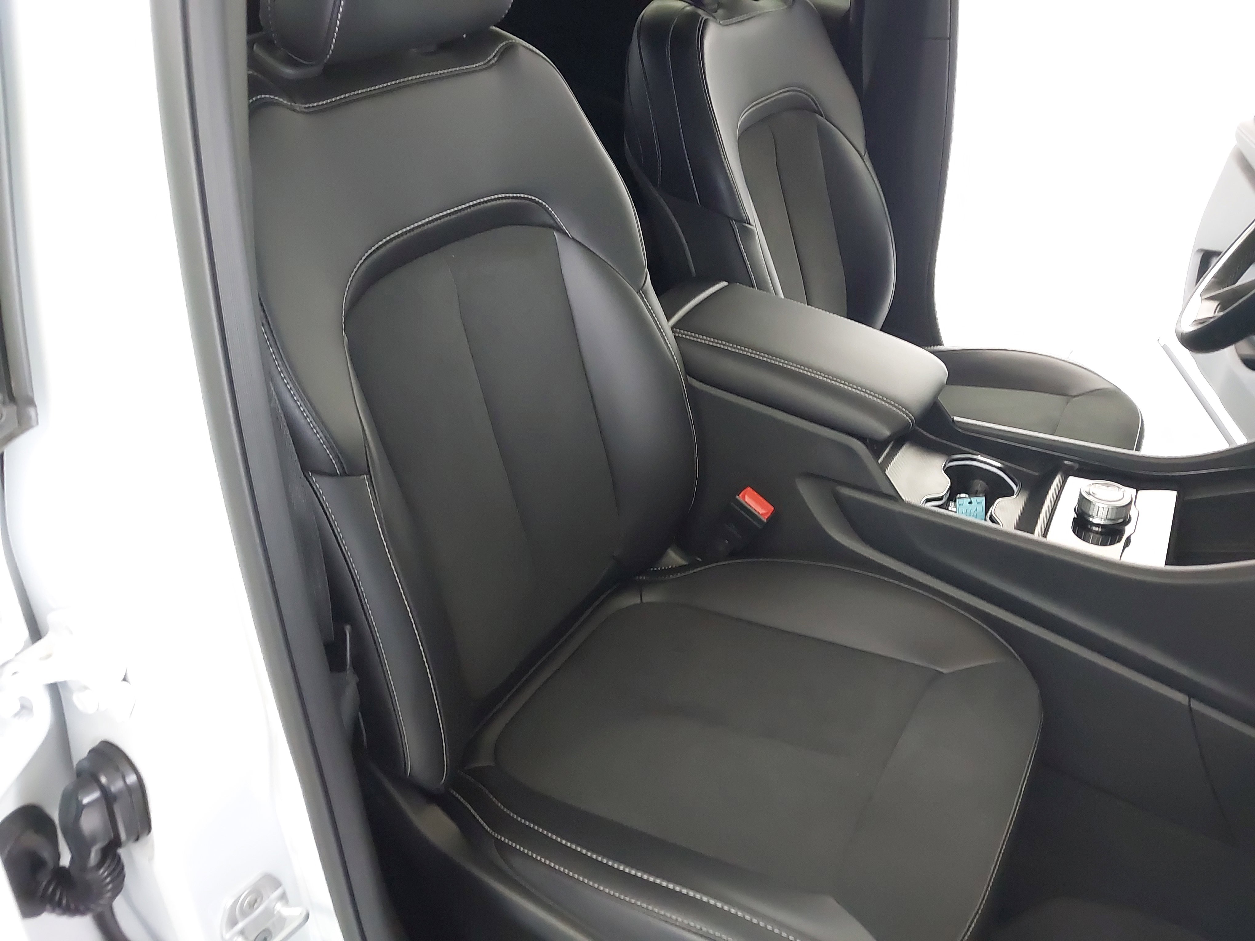 Used 2025 Jeep Grand Cherokee L Laredo image 28