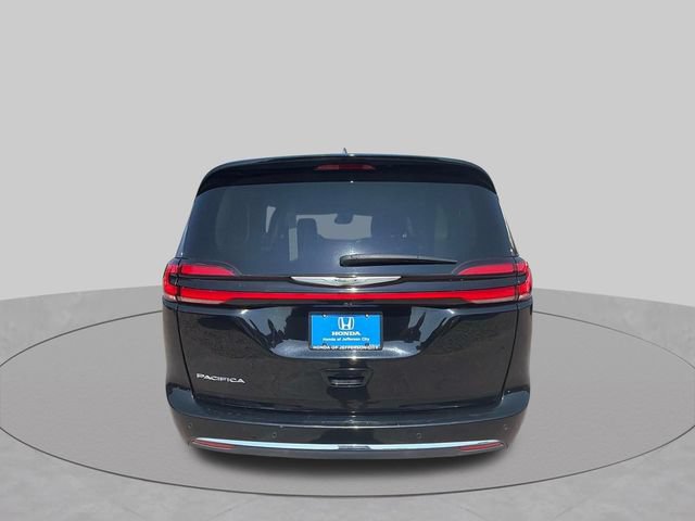 Used 2024 Chrysler Pacifica Touring-L FWD image 6