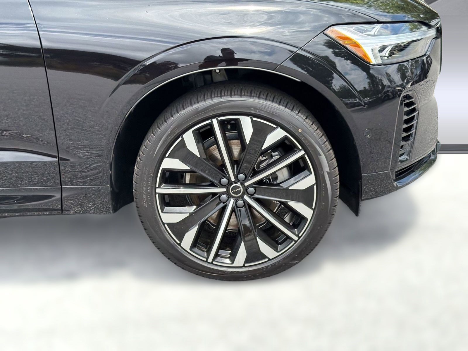 New 2026 Volvo XC60 T8 Ultra w/ Climate Package AWD/4WD image 11