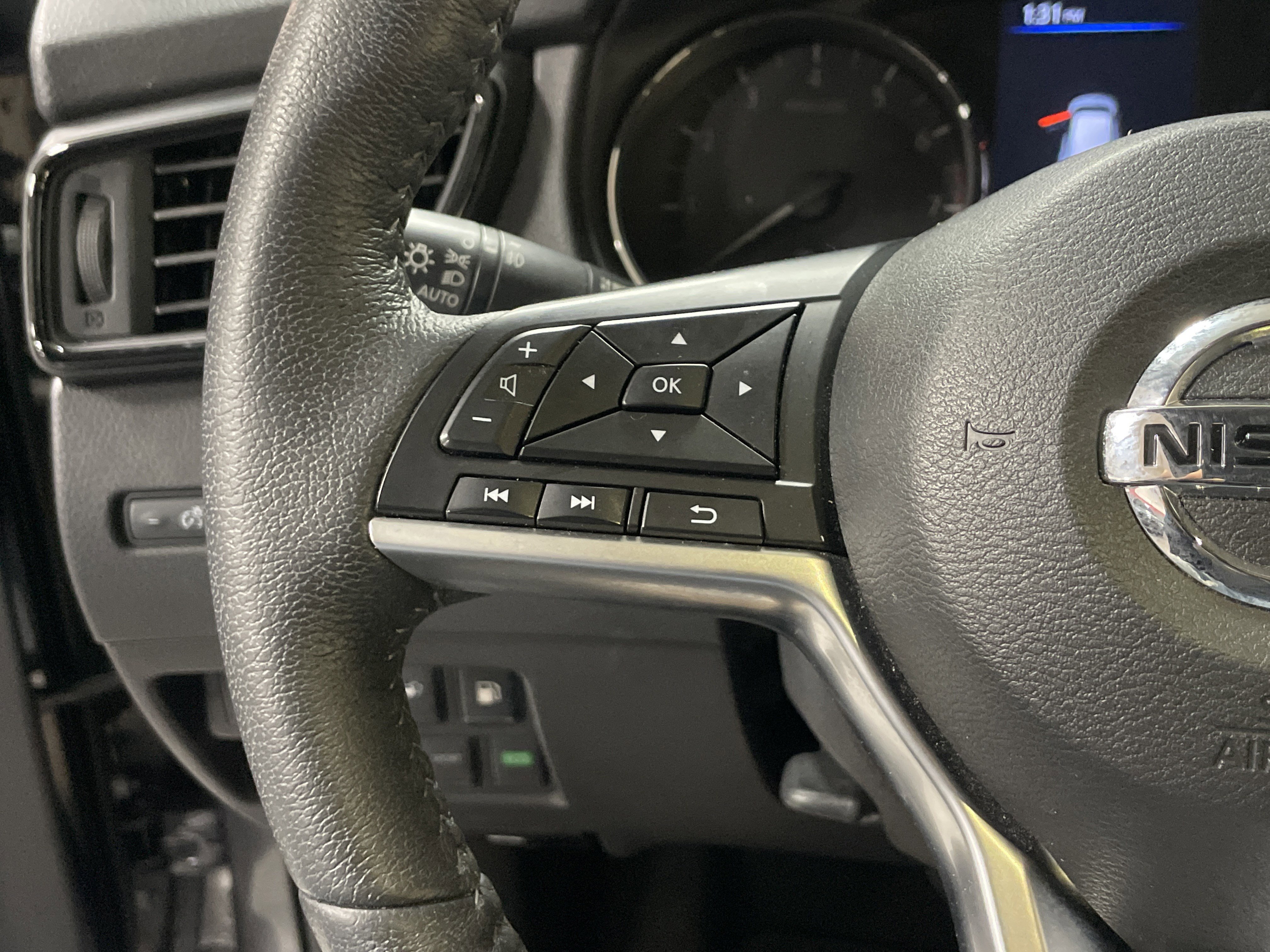 Used 2020 Nissan Rogue SL image 19