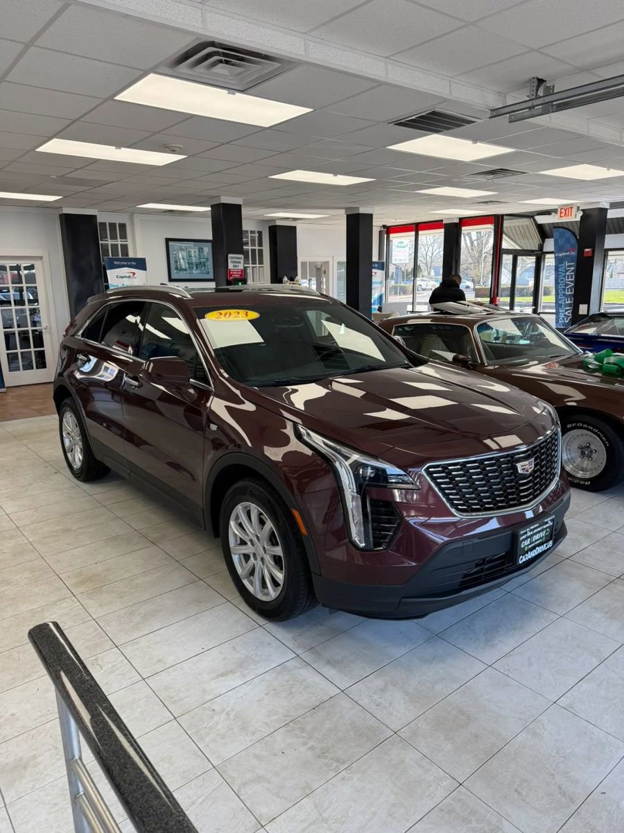 Used 2023 Cadillac XT4 Luxury w/ Cold Weather Package image 3