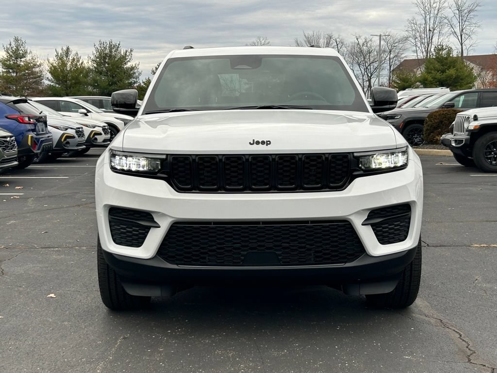 New 2025 Jeep Grand Cherokee Altitude AWD/4WD image 2