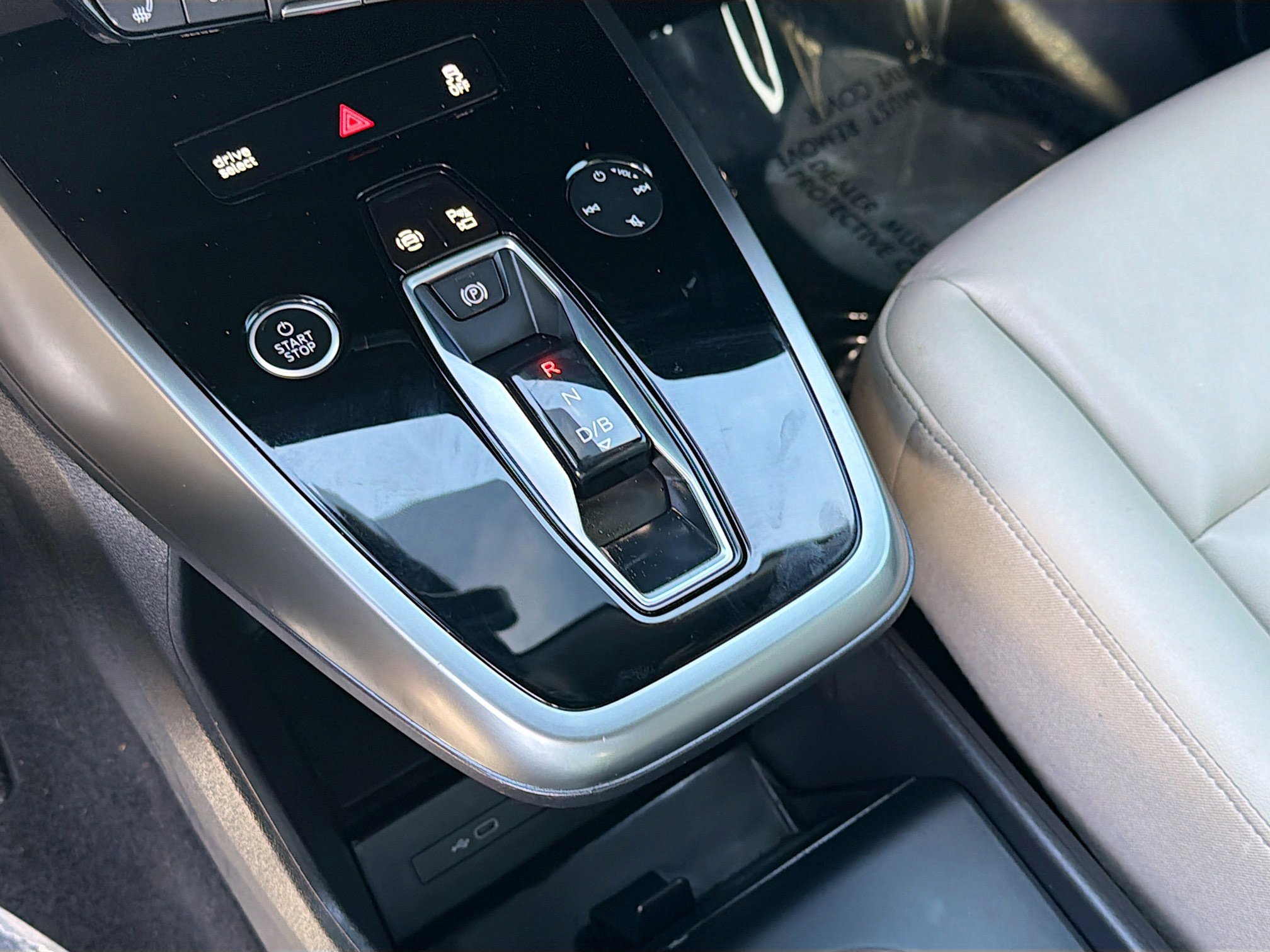 Used 2023 Audi Q4 e-tron Premium Plus image 28