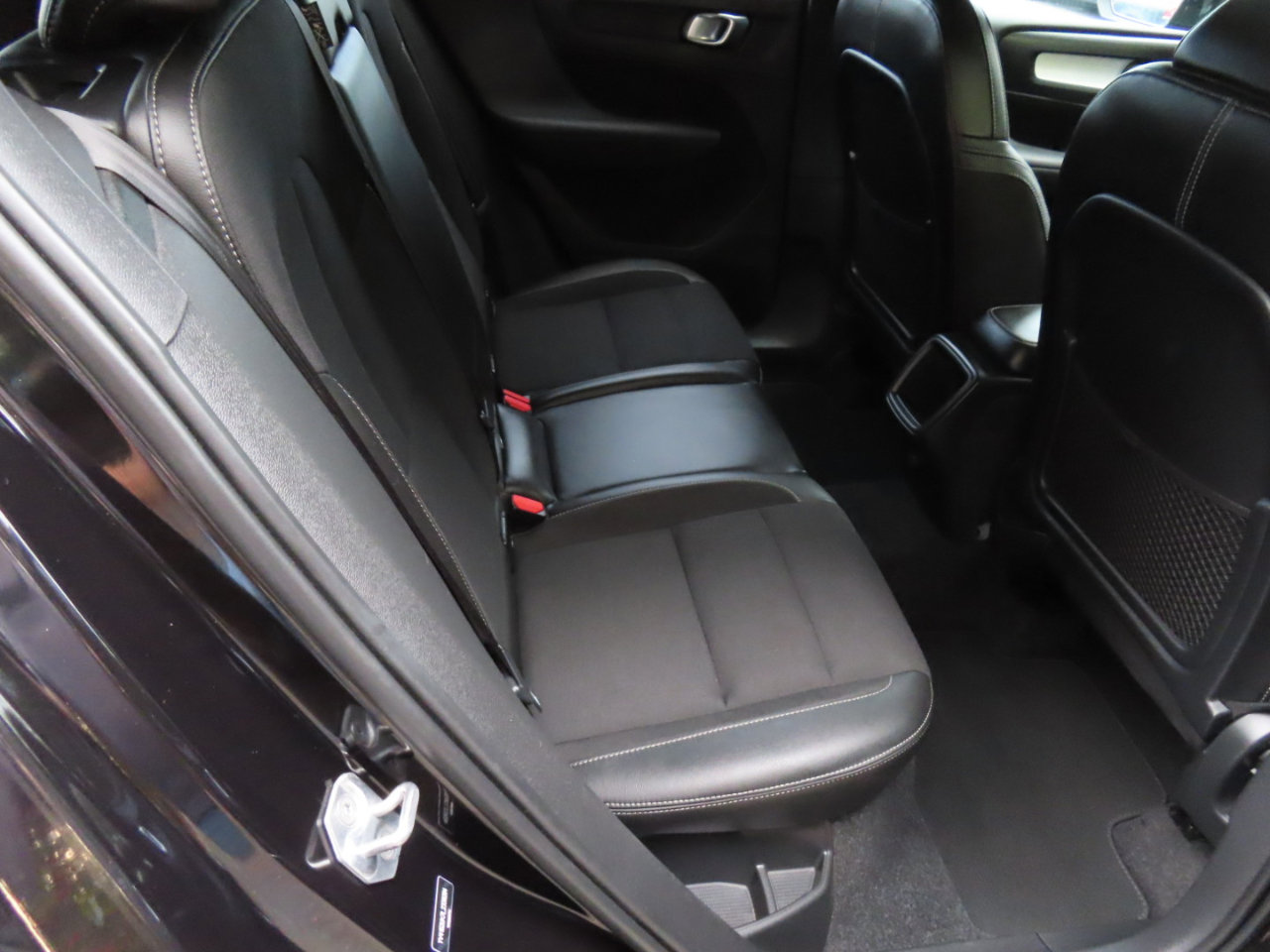 Used 2020 Volvo XC40 T5 Momentum image 14