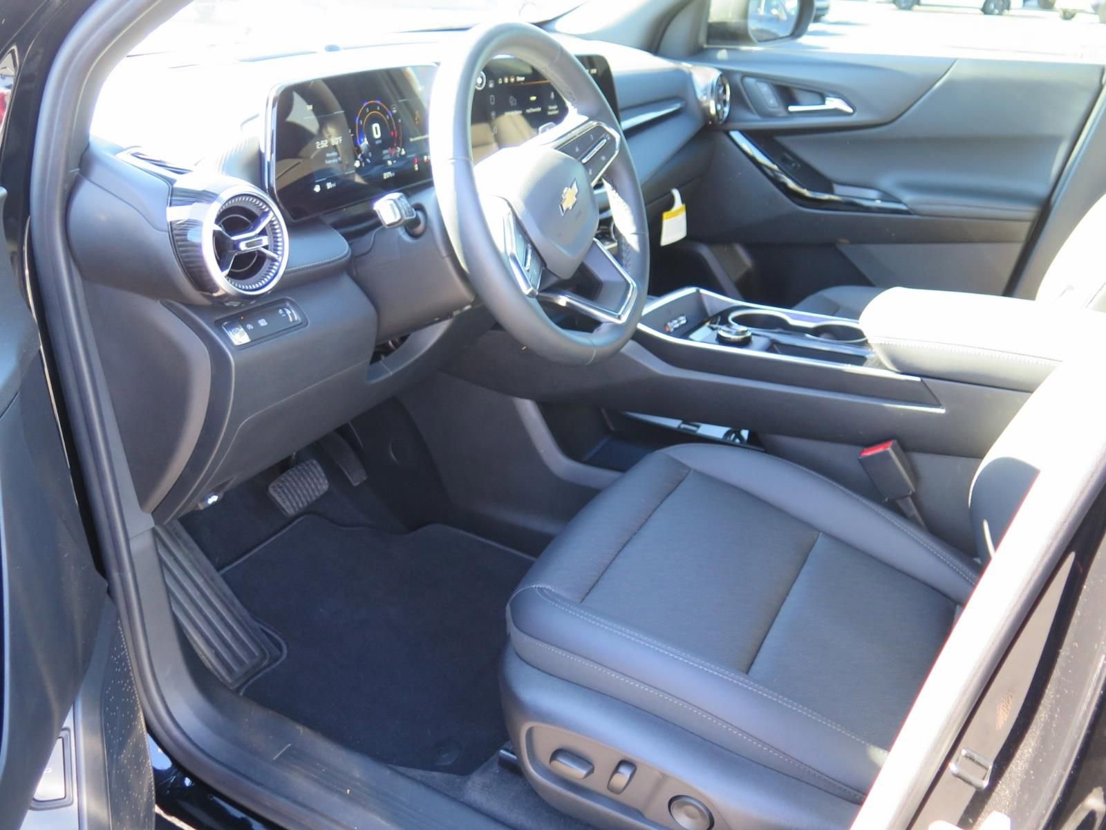 New 2026 Chevrolet Equinox LT w/ Convenience Package II image 11