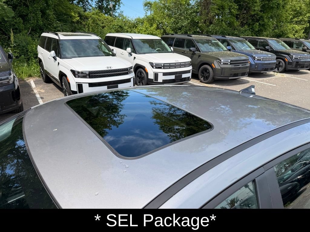 Certified 2025 Hyundai Elantra SEL FWD image 11