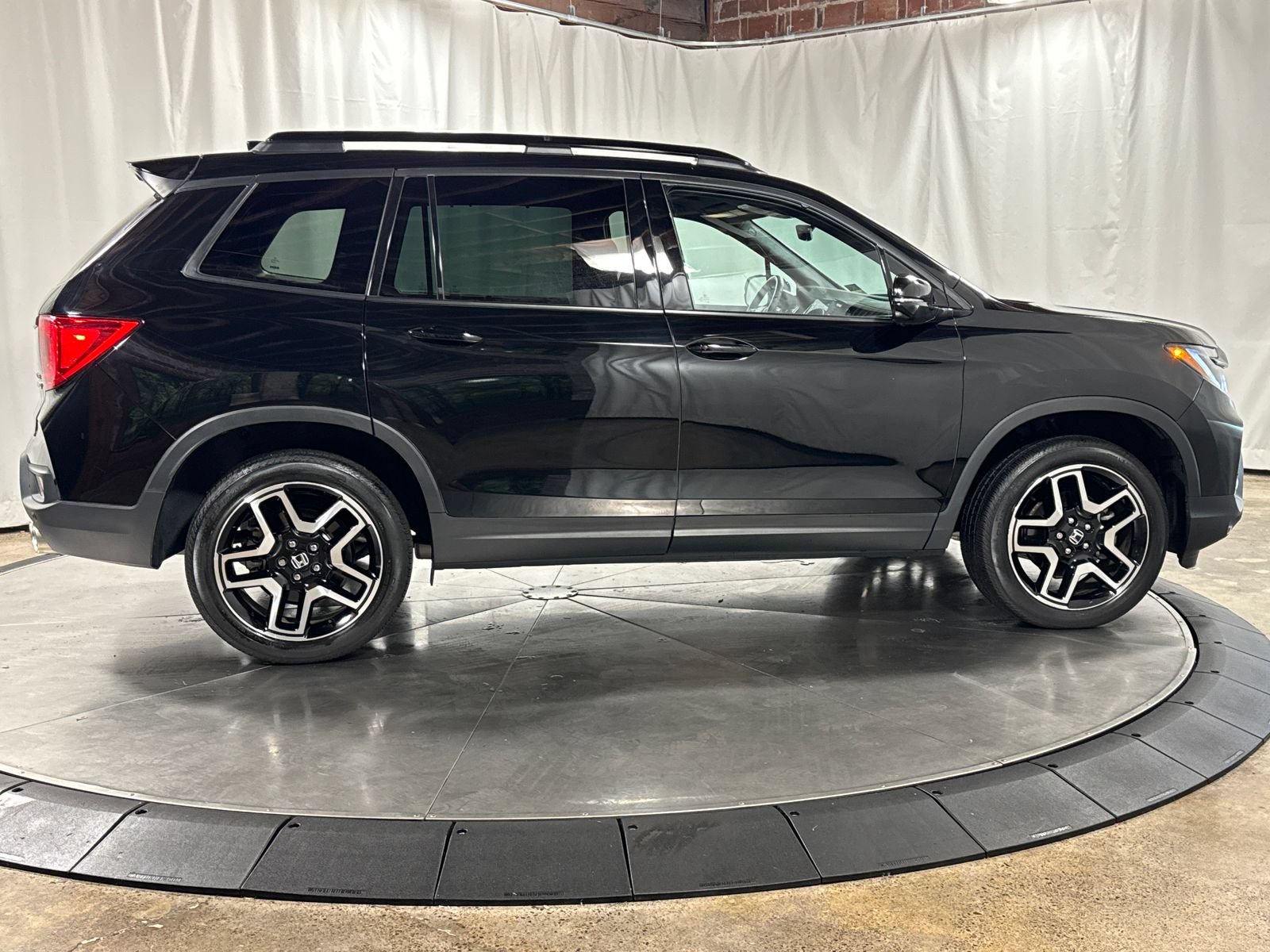 Used 2023 Honda Passport Elite image 6