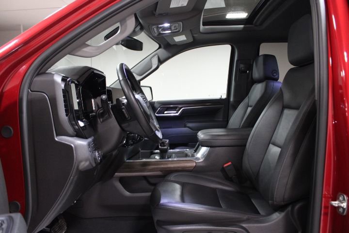 Used 2025 Chevrolet Silverado 1500 LT Trail Boss w/ Convenience Package II AWD/4WD image 18
