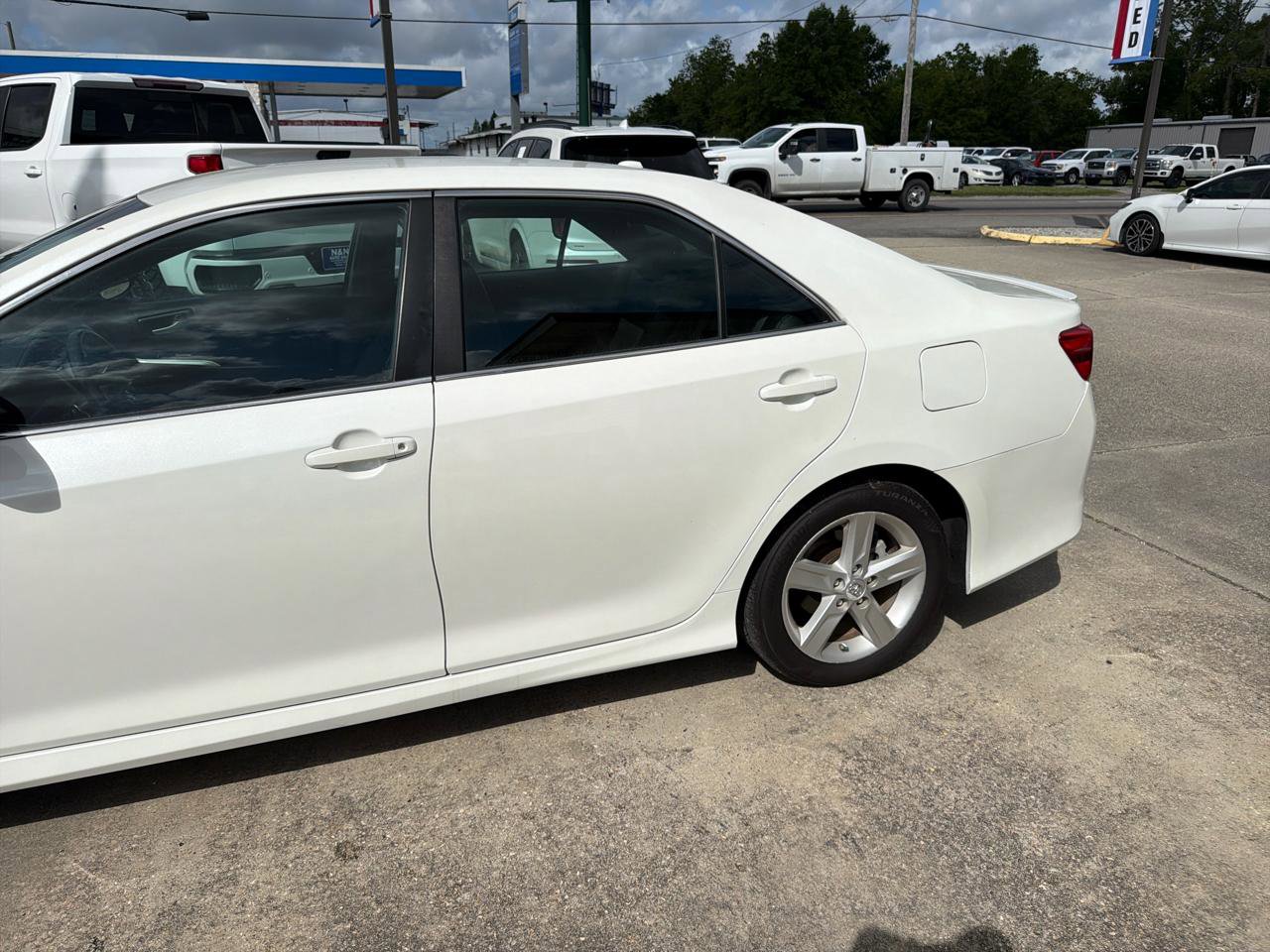Used 2014 Toyota Camry SE image 5