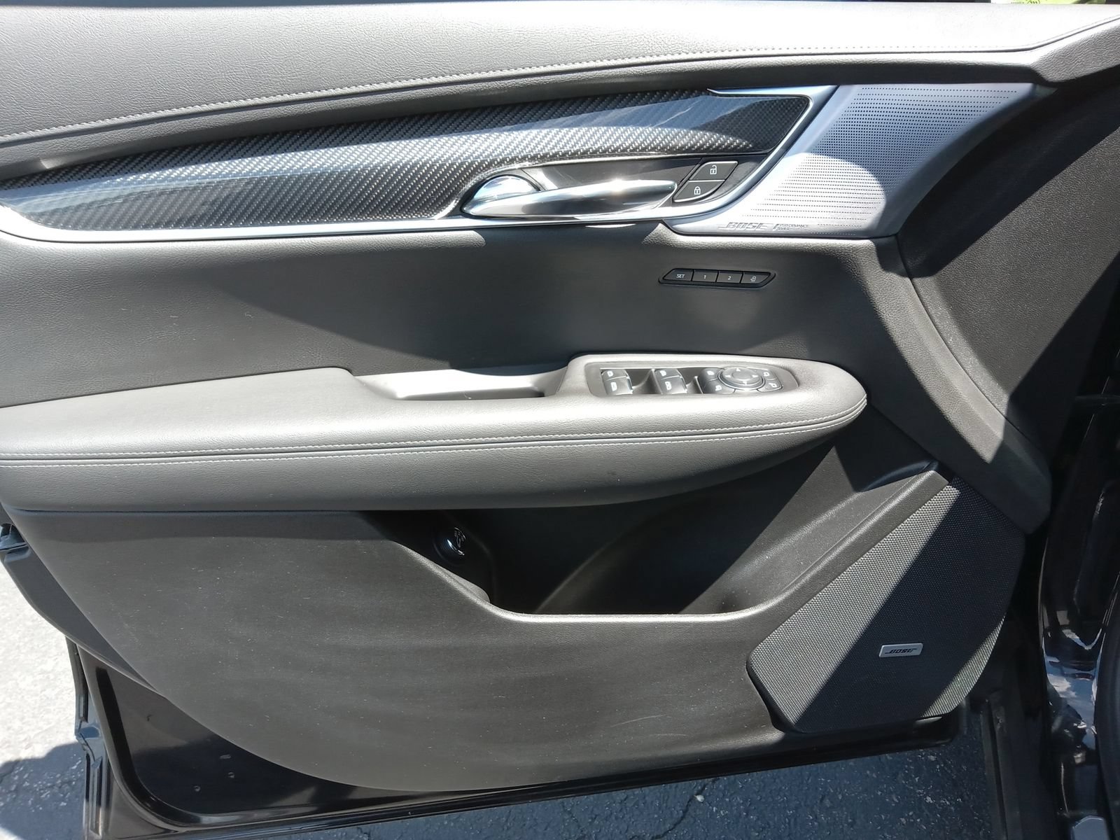 Used 2024 Cadillac XT6 Sport w/ LPO, ONYX Package AWD/4WD image 9