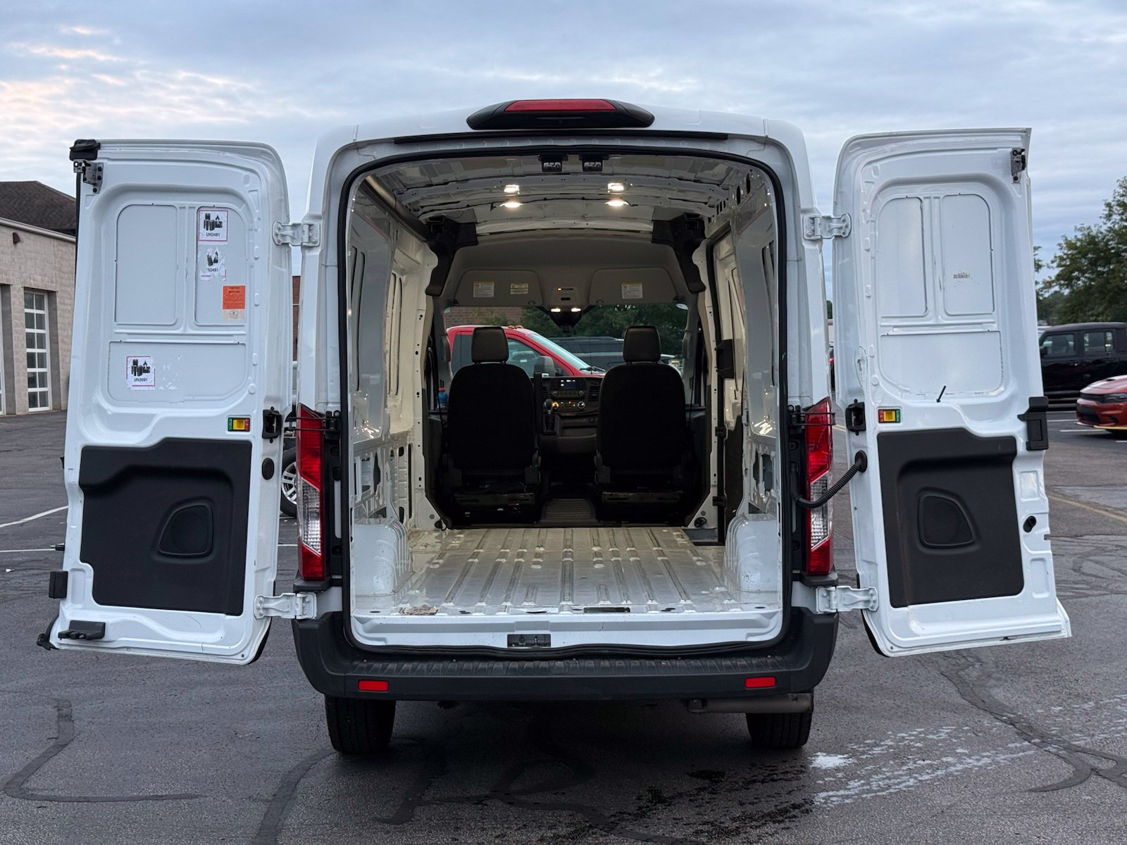 Used 2025 Ford Transit 250 148 Medium Roof RWD image 34