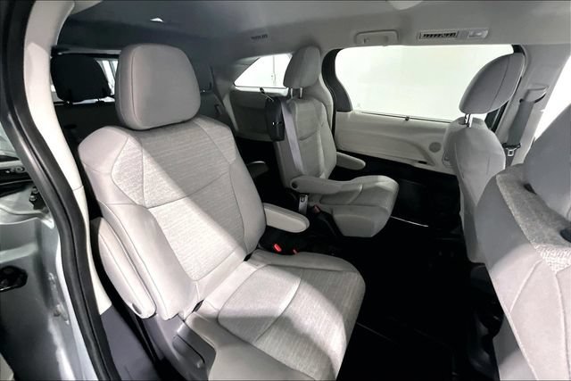 Used 2021 Toyota Sienna LE FWD image 31