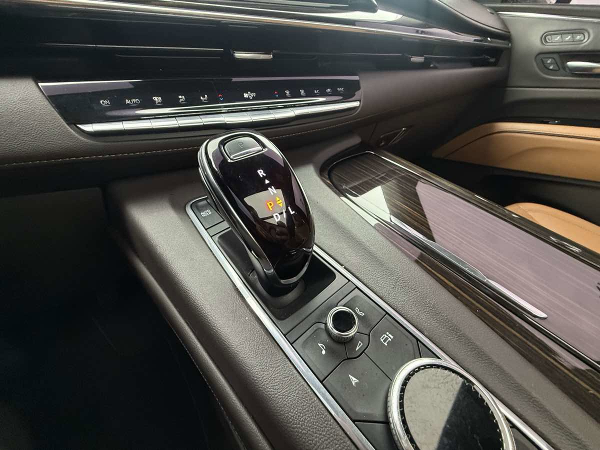 Used 2021 Cadillac Escalade Premium Luxury image 33