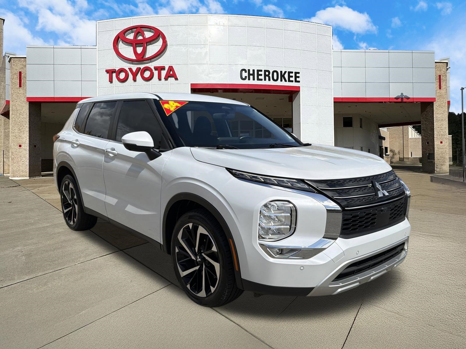 Used 2024 Mitsubishi Outlander SE image 3