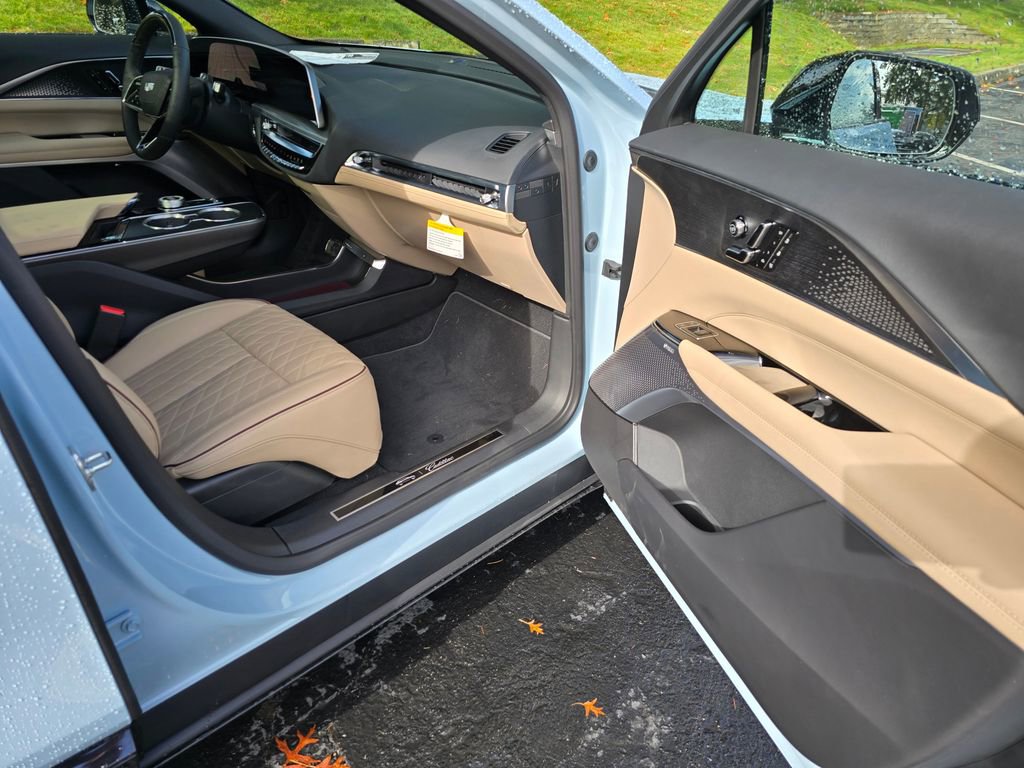 New 2025 Cadillac Lyriq Sport w/ Nappa Leather Package image 10