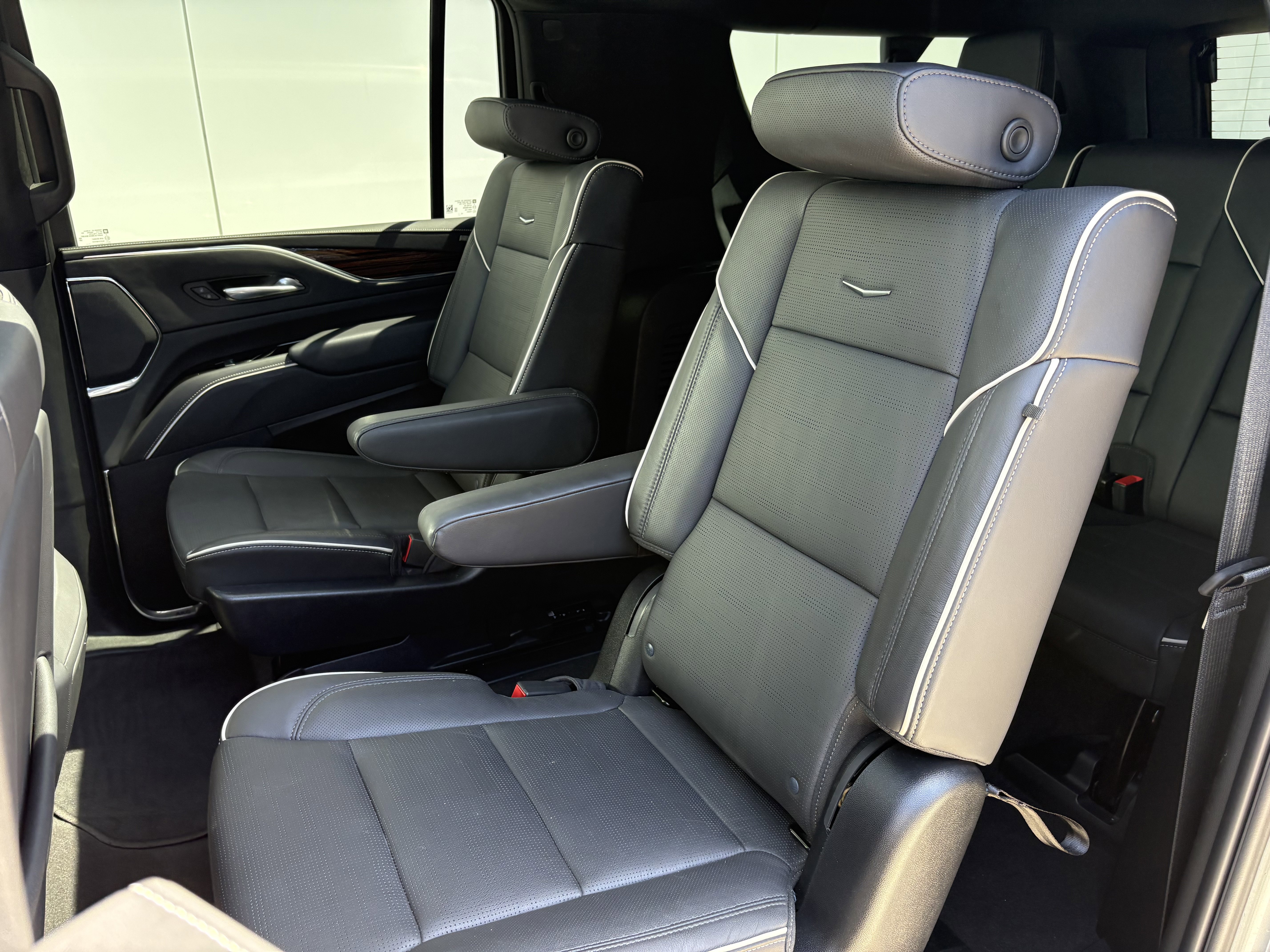 Used 2024 Cadillac Escalade ESV Premium Luxury w/ Performance Package AWD/4WD image 13