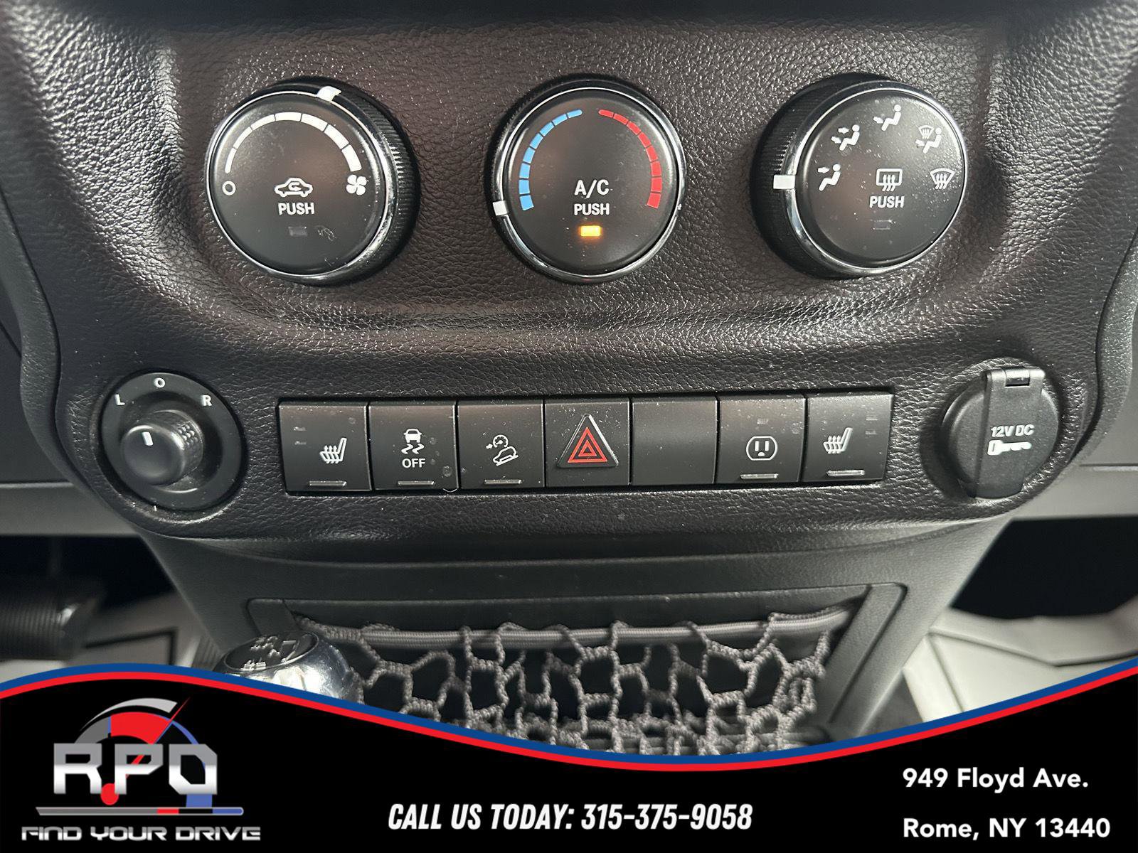 Used 2017 Jeep Wrangler Unlimited Sahara w/ Connectivity Group image 29