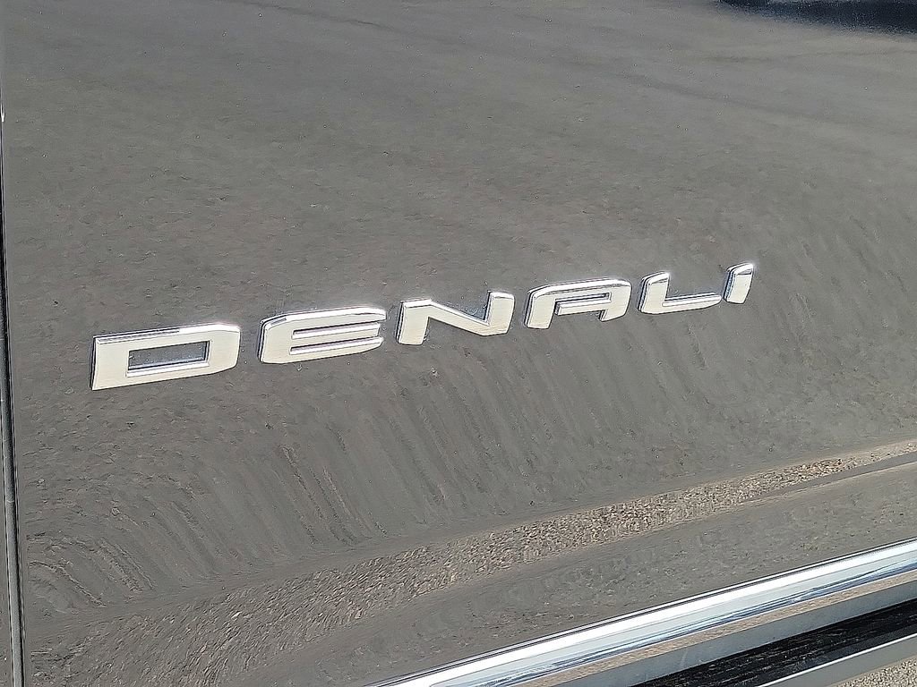 Used 2023 GMC Yukon Denali Ultimate AWD/4WD image 9