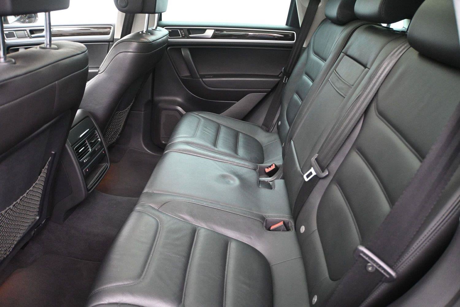 Used 2014 Volkswagen Touareg Executive AWD/4WD image 11