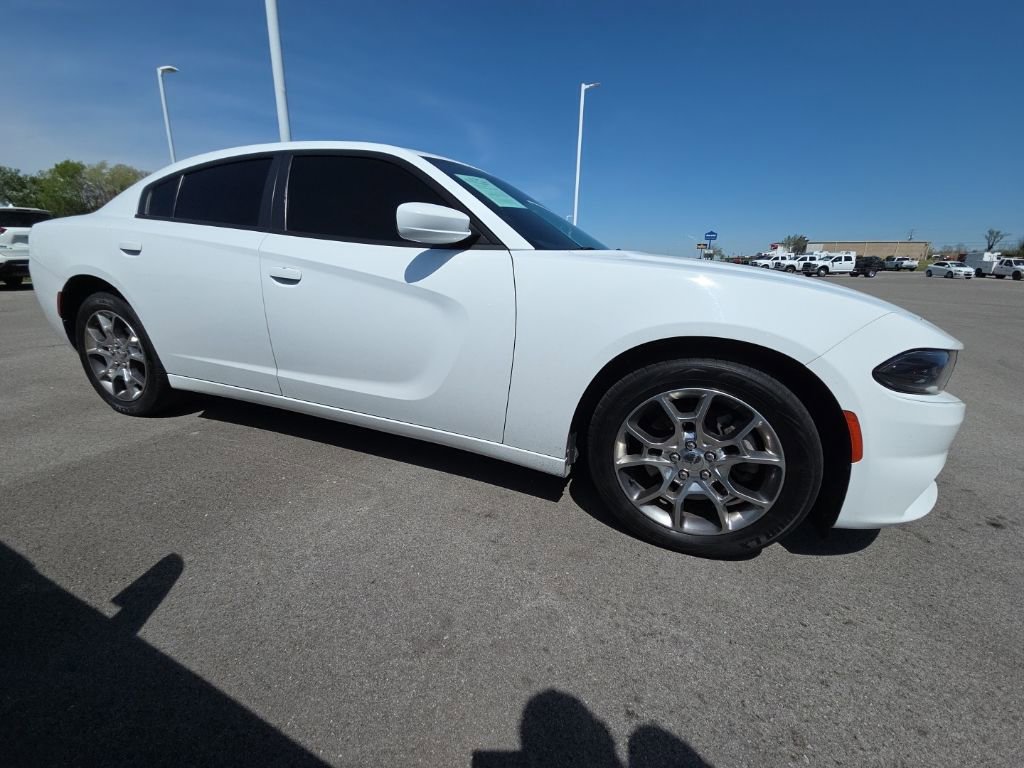 Used 2017 Dodge Charger SE w/ Popular Equipment Group image 4