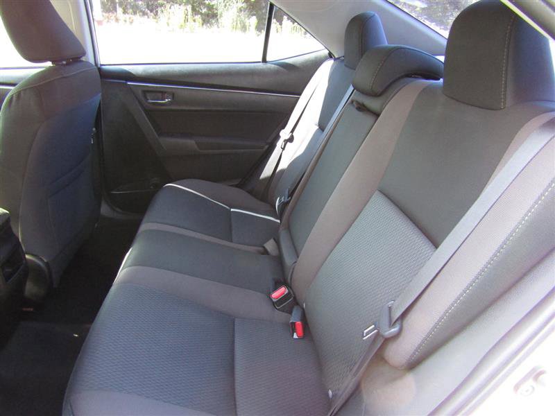 Used 2018 Toyota Corolla LE image 25
