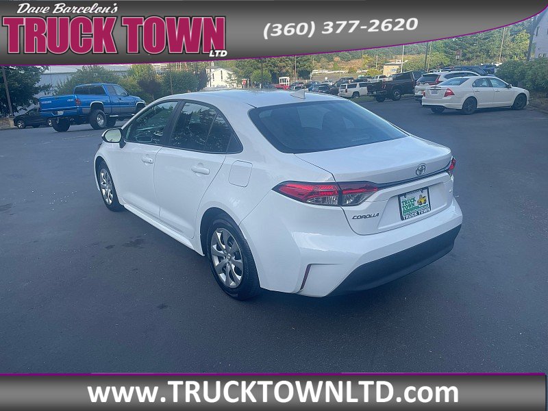 Used 2025 Toyota Corolla LE FWD image 3