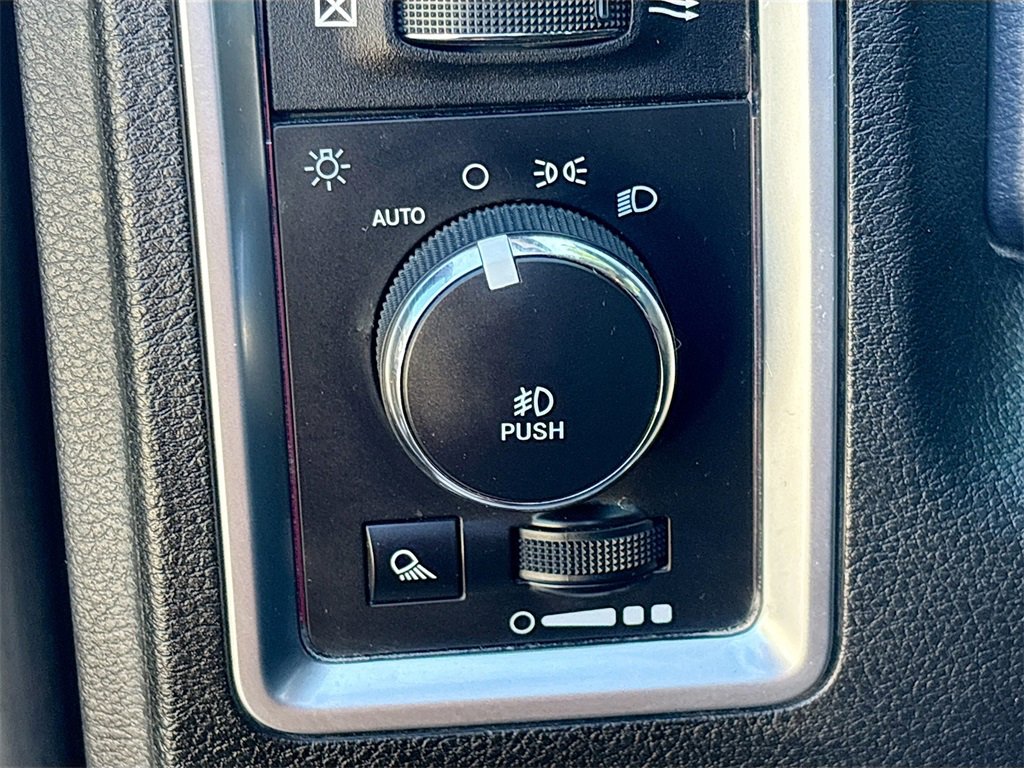 Used 2020 RAM 1500 Classic Warlock w/ Luxury Group image 10