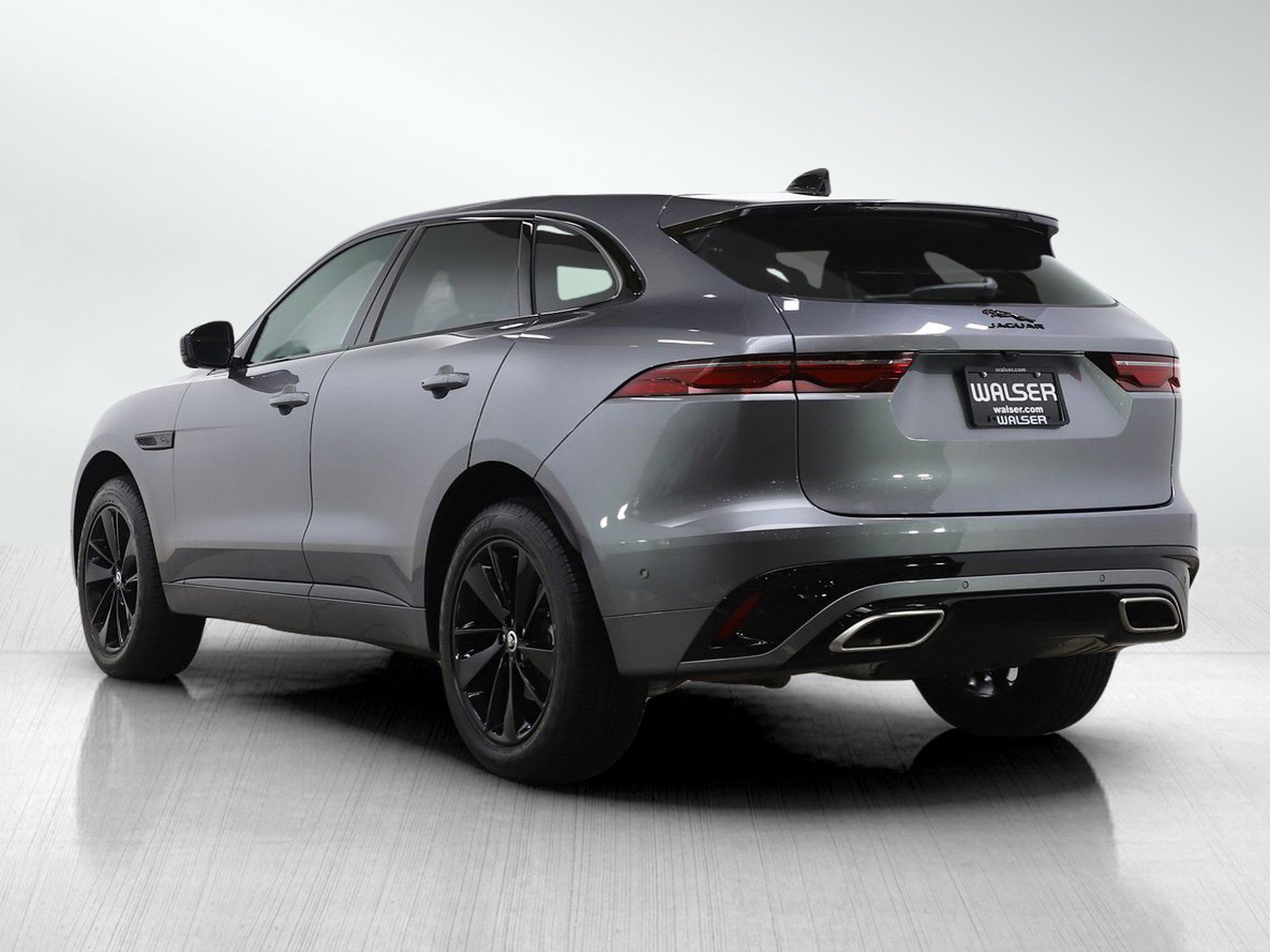 Used 2025 Jaguar F-PACE R-Dynamic S image 3