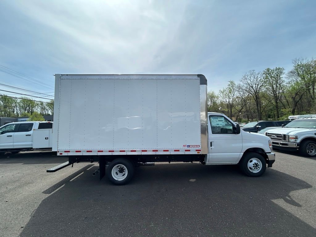 New 2027 Ford E-350 and Econoline 350 Super Duty RWD image 4