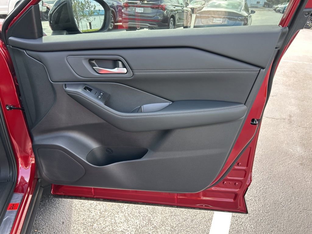 Used 2026 Nissan Rogue SV FWD image 42