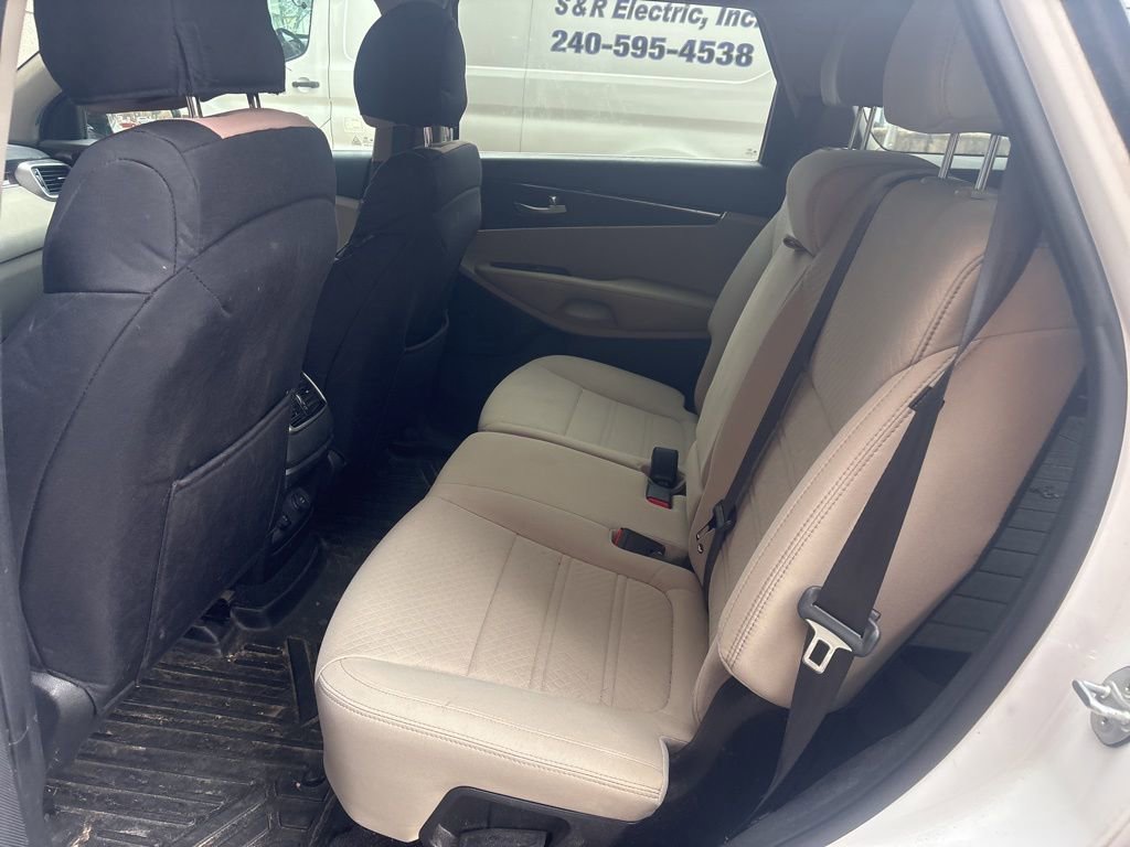 Used 2017 Kia Sorento LX image 9