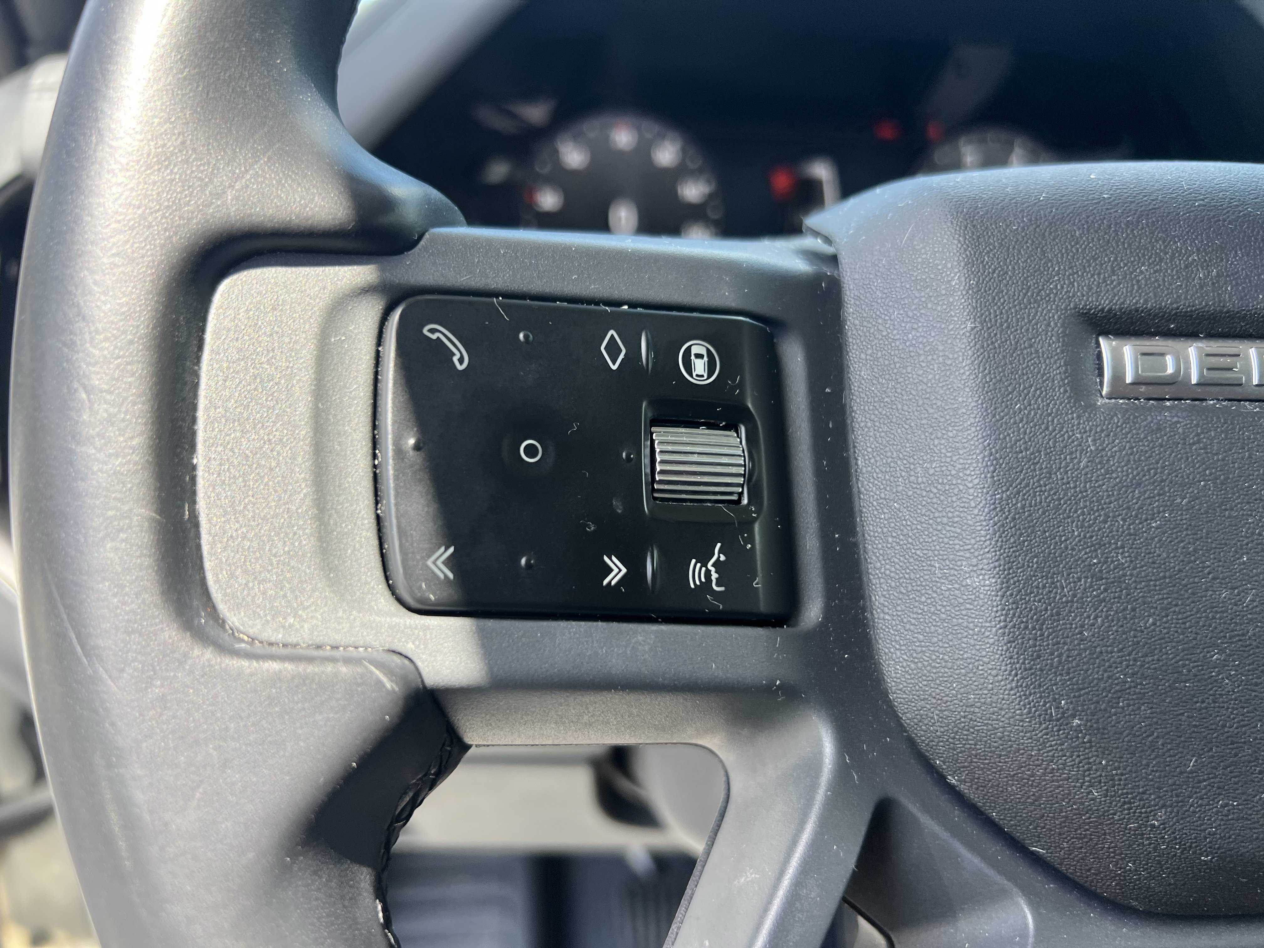 Certified 2024 Land Rover Defender 130 X-Dynamic SE AWD/4WD image 21
