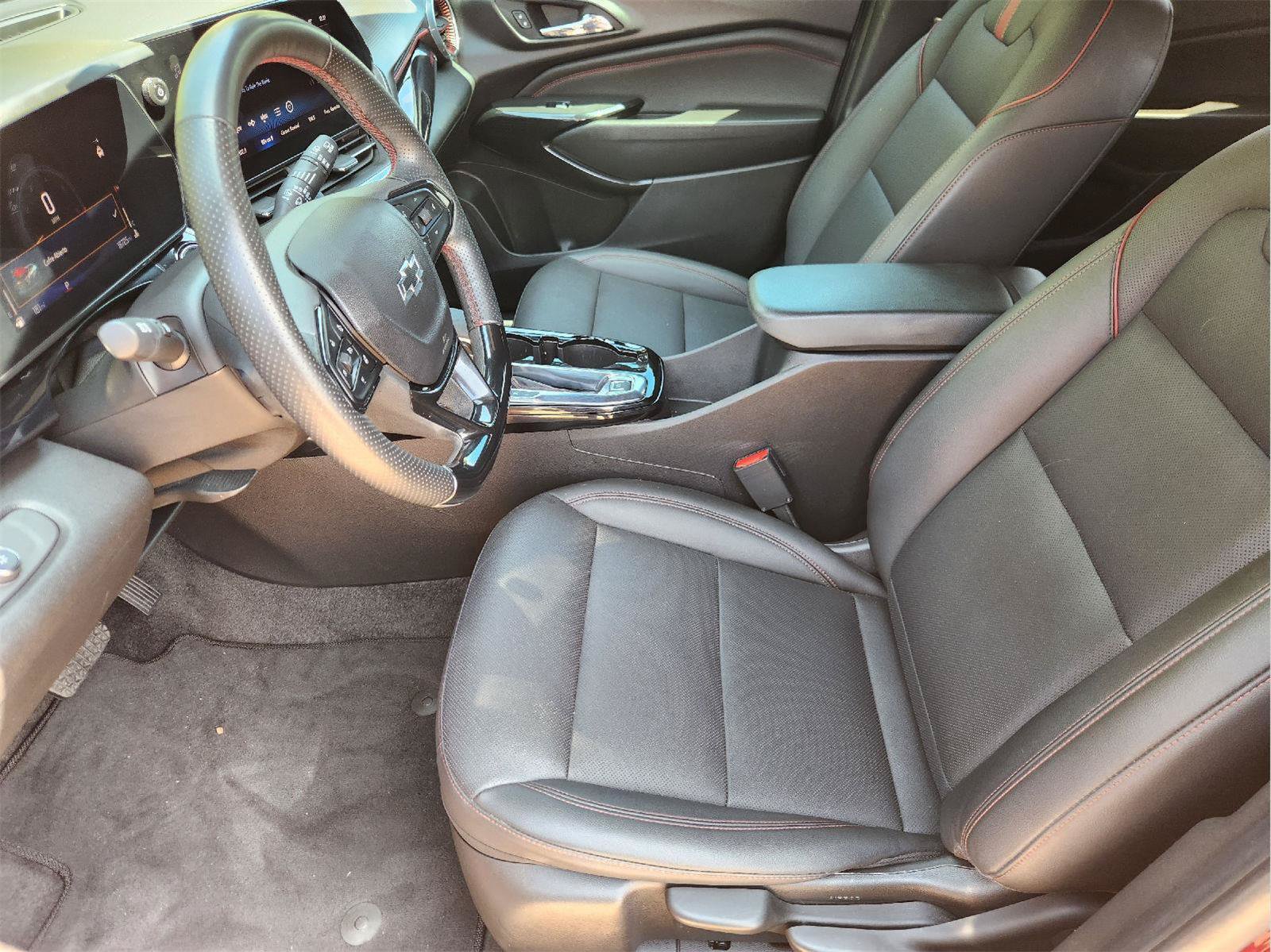 Used 2025 Chevrolet Trax RS w/ Sunroof Package FWD image 12