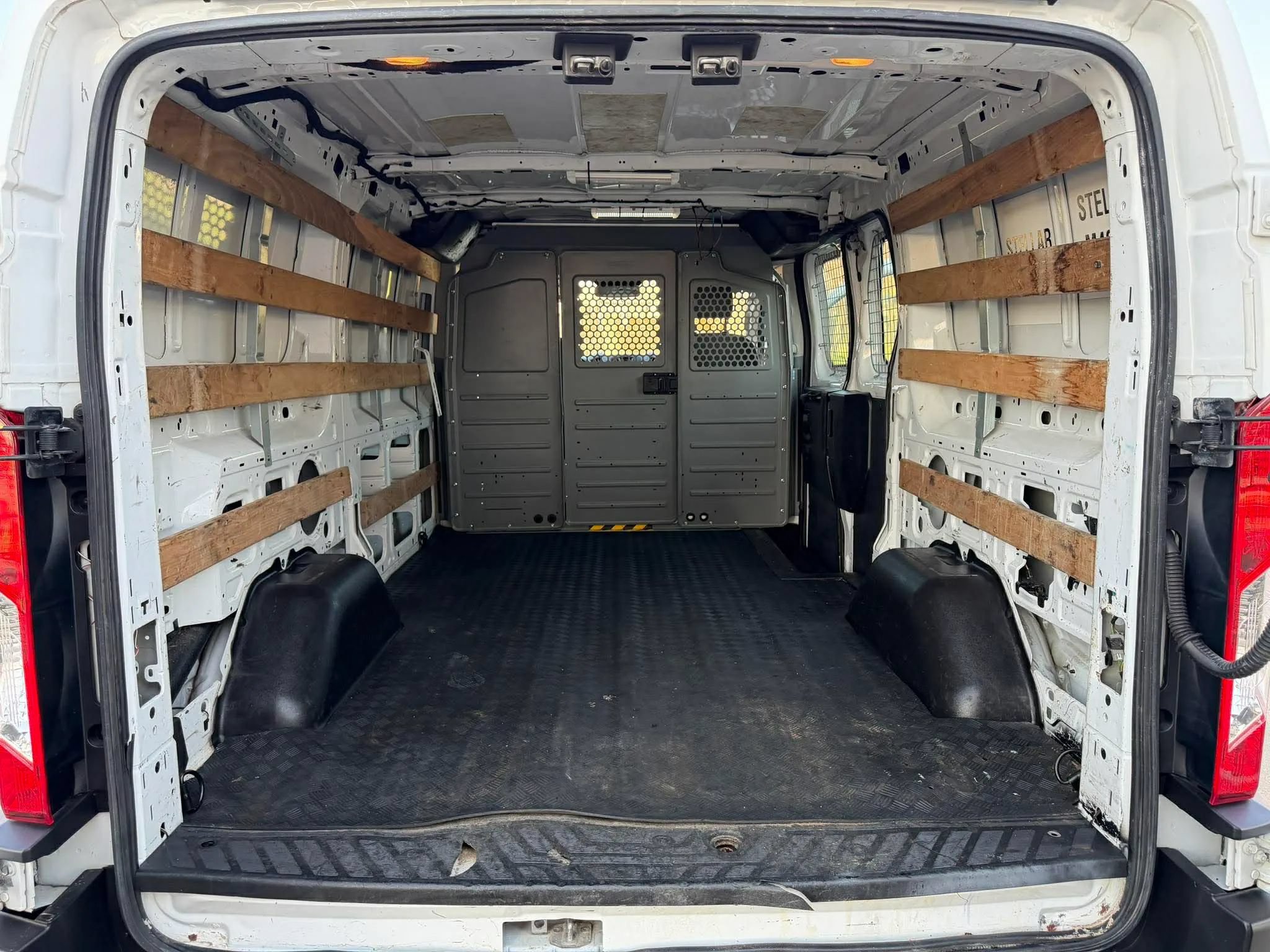 Used 2016 Ford Transit 250 130 Low Roof w/ Exterior Upgrade Package RWD image 23