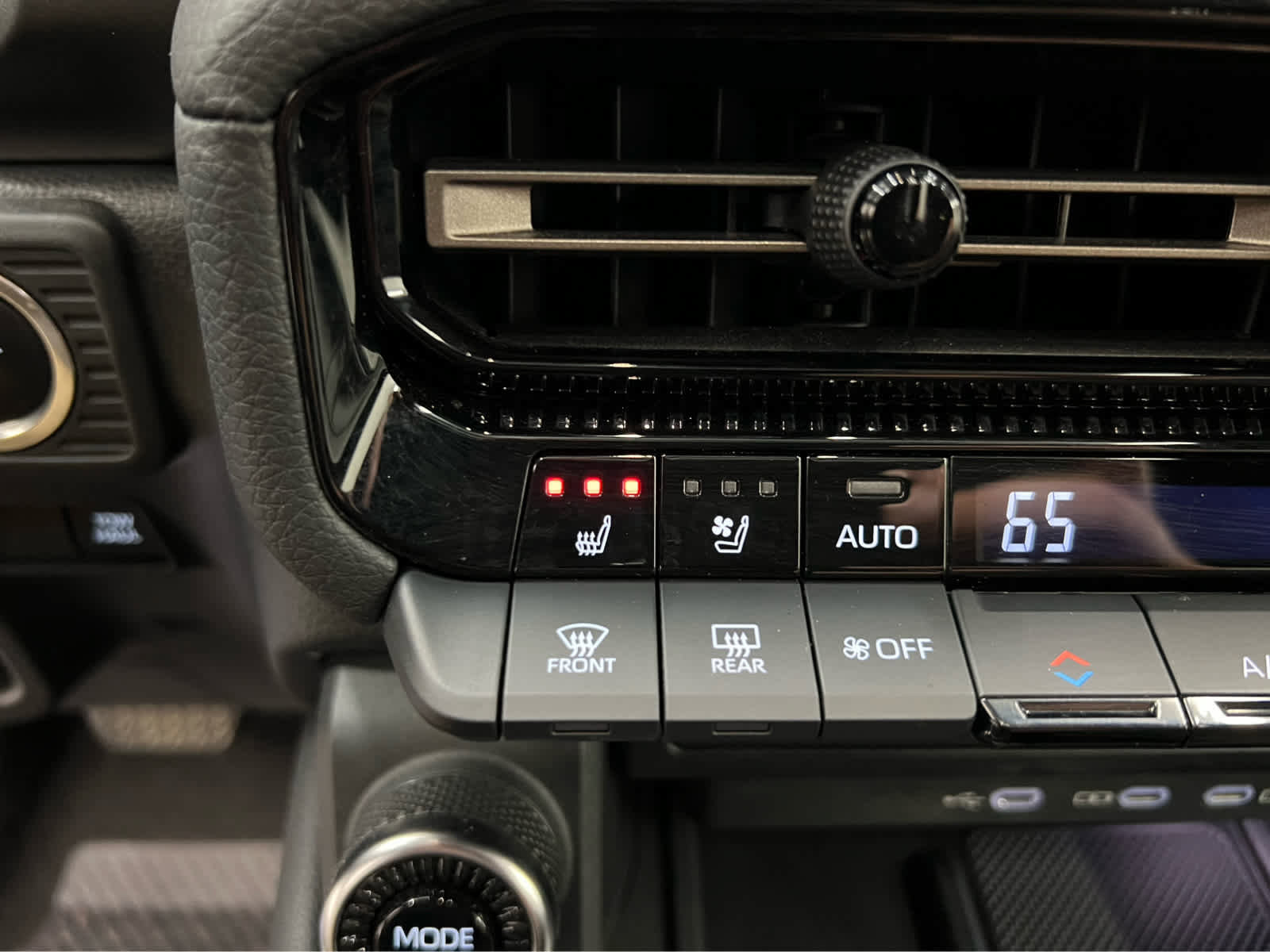 Used 2025 Toyota Land Cruiser image 31