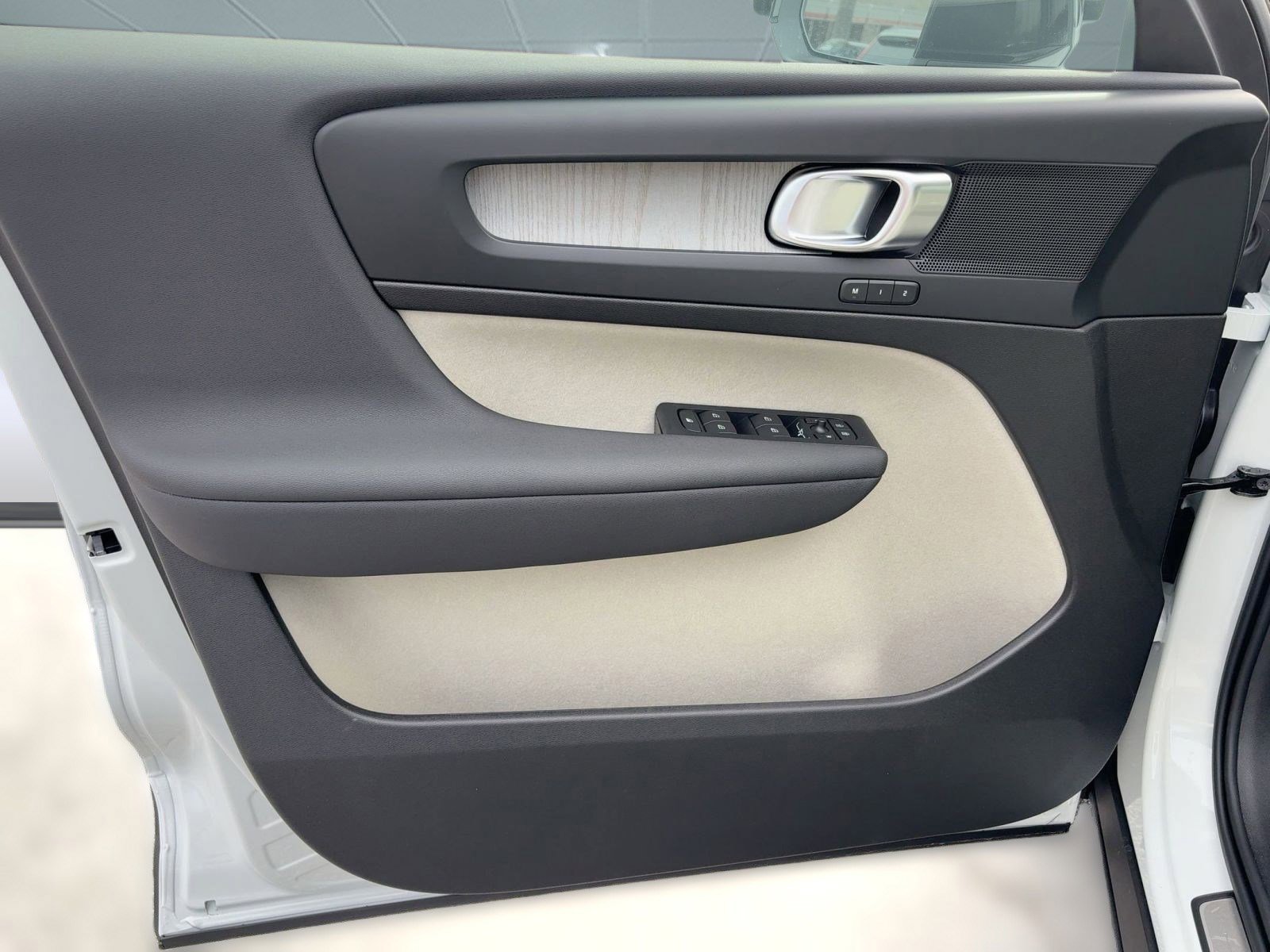 New 2026 Volvo XC40 B5 Plus w/ Protection Package Premier image 21