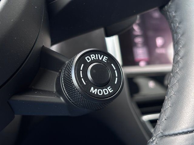 Certified 2024 Porsche Macan GTS image 17