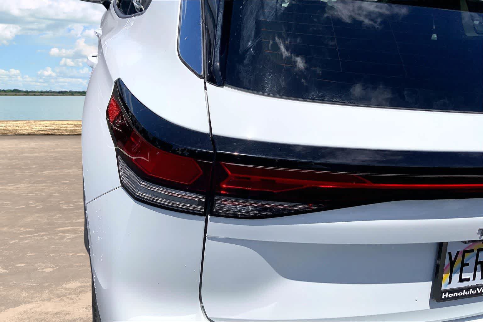 Certified 2025 Volkswagen Tiguan SE AWD/4WD image 32