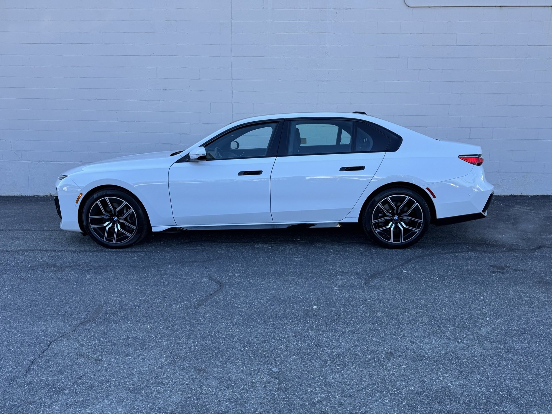 Used 2025 BMW 740i xDrive image 2