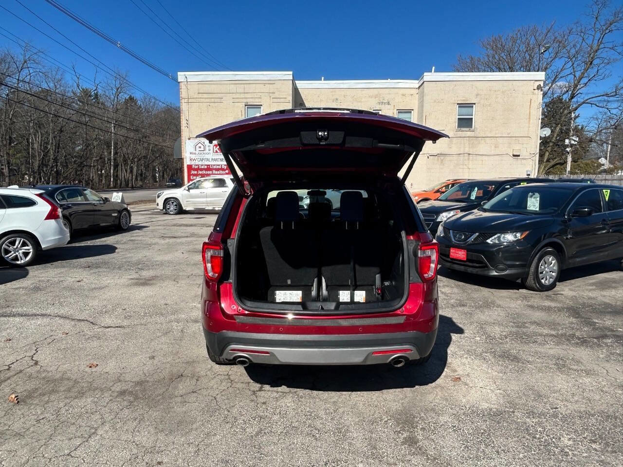 Used 2016 Ford Explorer XLT w/ Equipment Group 202A image 13