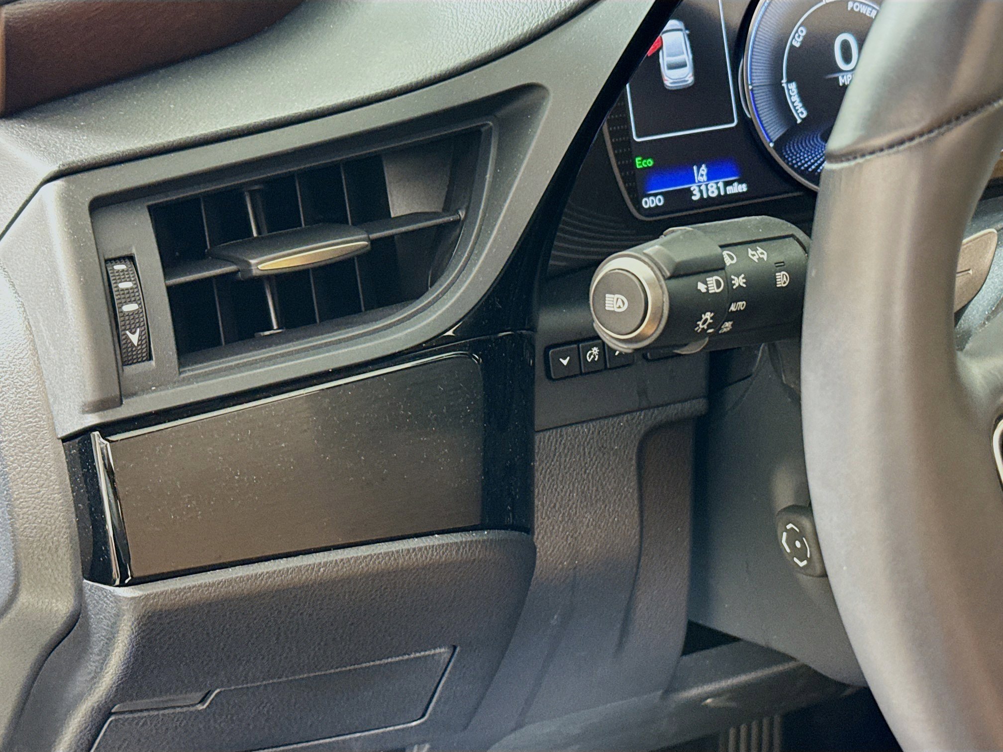 Used 2025 Lexus ES 300h w/ Premium Package image 10