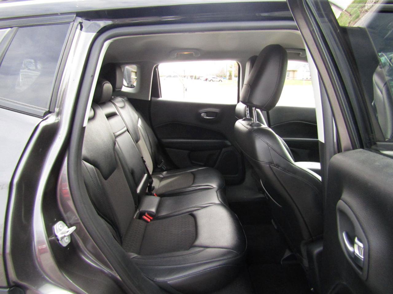 Used 2018 Jeep Compass Altitude w/ Popular Equipment Group image 21