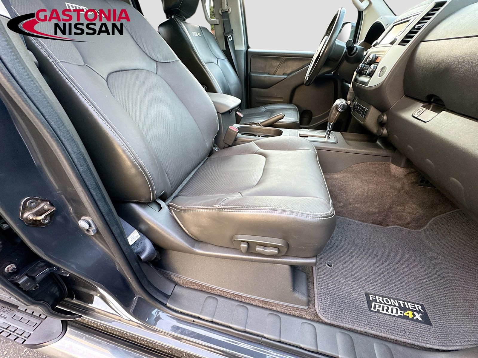 Used 2015 Nissan Frontier PRO-4X w/ Pro-4x Luxury Package image 38