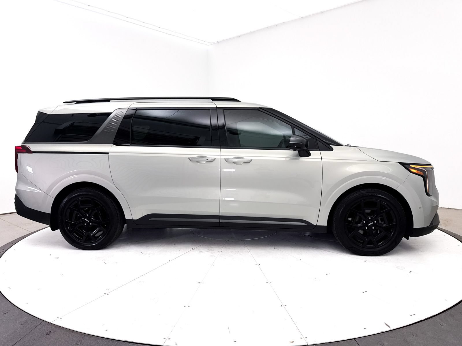 Certified 2025 Kia Carnival SX Prestige FWD image 46