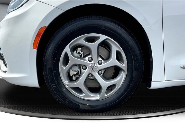 Used 2023 Chrysler Pacifica Limited image 33