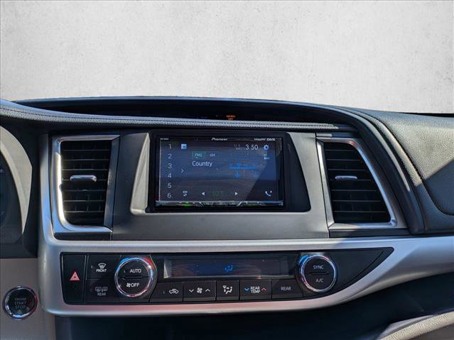 Used 2018 Toyota Highlander XLE image 12