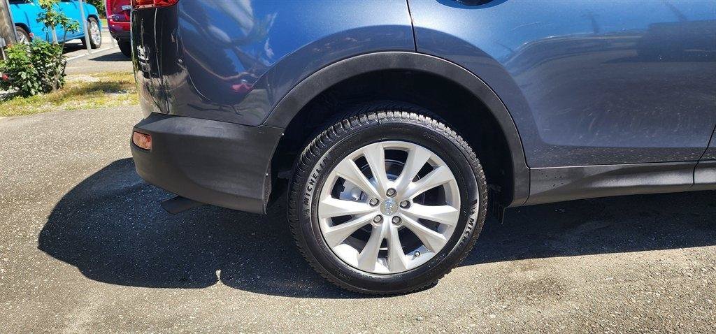 Used 2014 Toyota RAV4 Limited w/ Technology Package FWD image 13