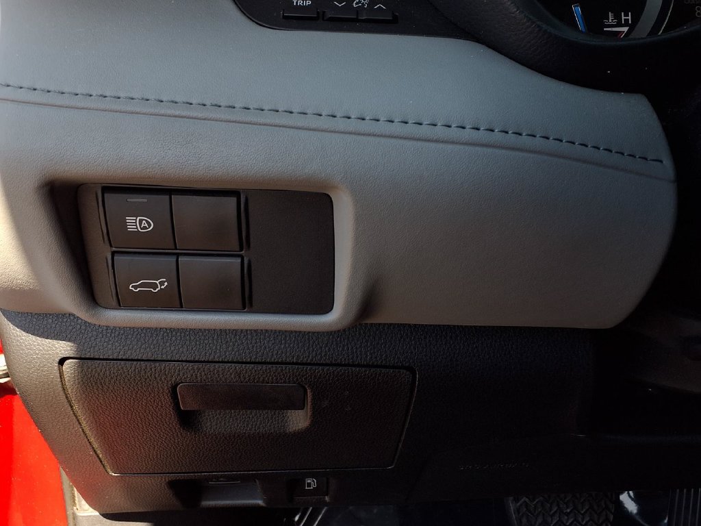 Certified 2021 Toyota Highlander XLE AWD/4WD image 17