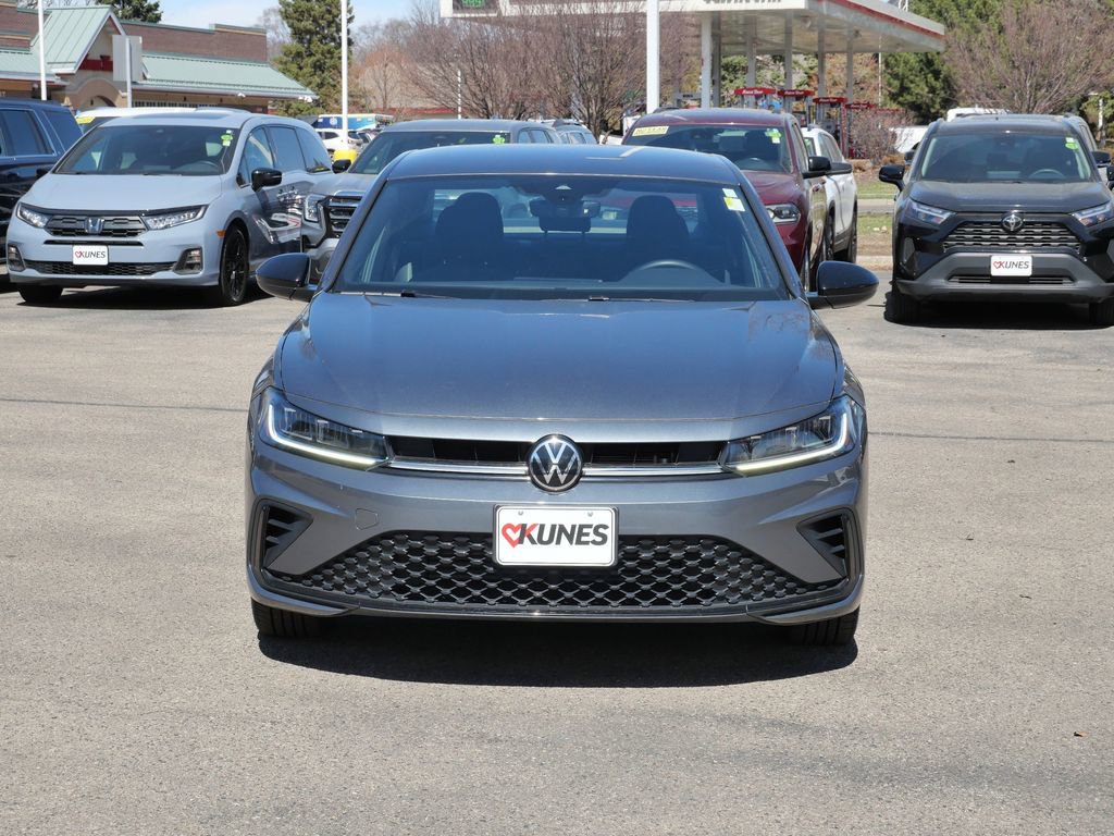 Used 2025 Volkswagen Jetta Sport image 2